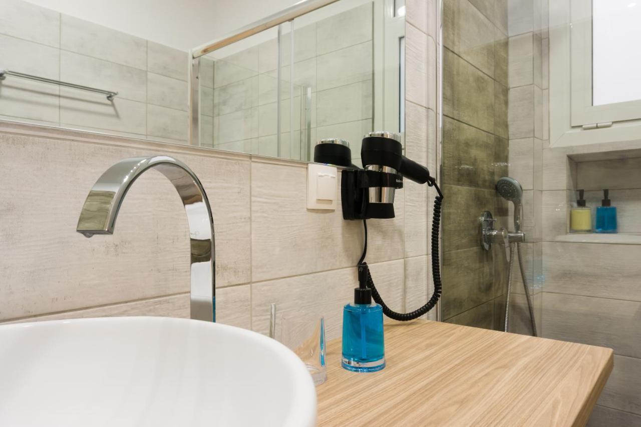 Comfort Zone Apartment In The Heart Of Athen Exterior foto